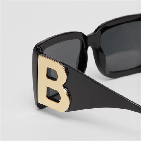 black and gold burberry glasses